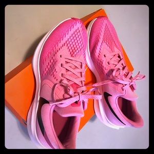 New nike running shoes windflo